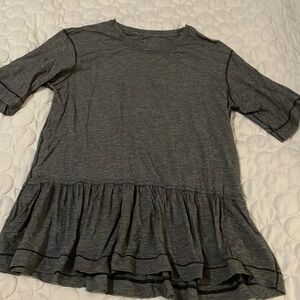 Lululemon gray T-shirt with ruffles